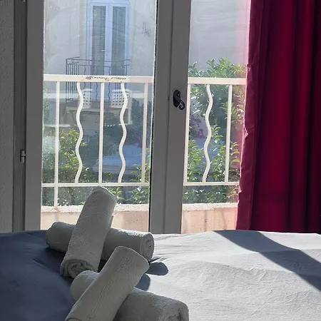 A 5min De La *