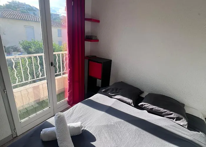 A 5min De La Apartment *